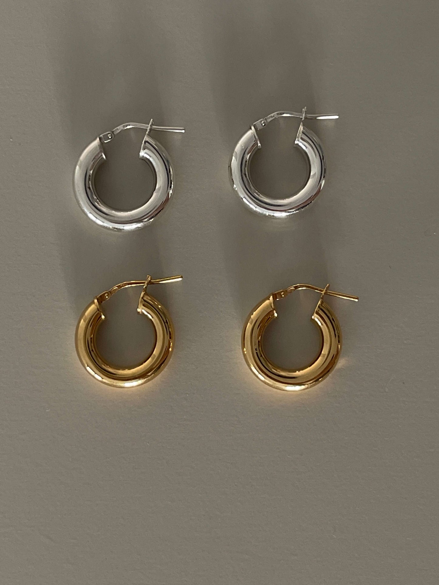 Italy Weightless Hoop Earrings
