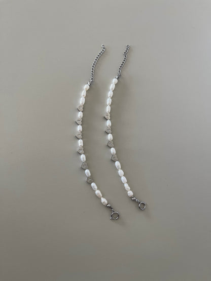 Engraved hearts pearl bracelet