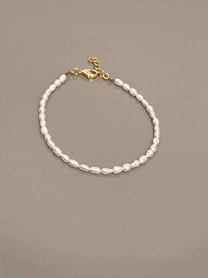 Tiny Pearls Bracelet