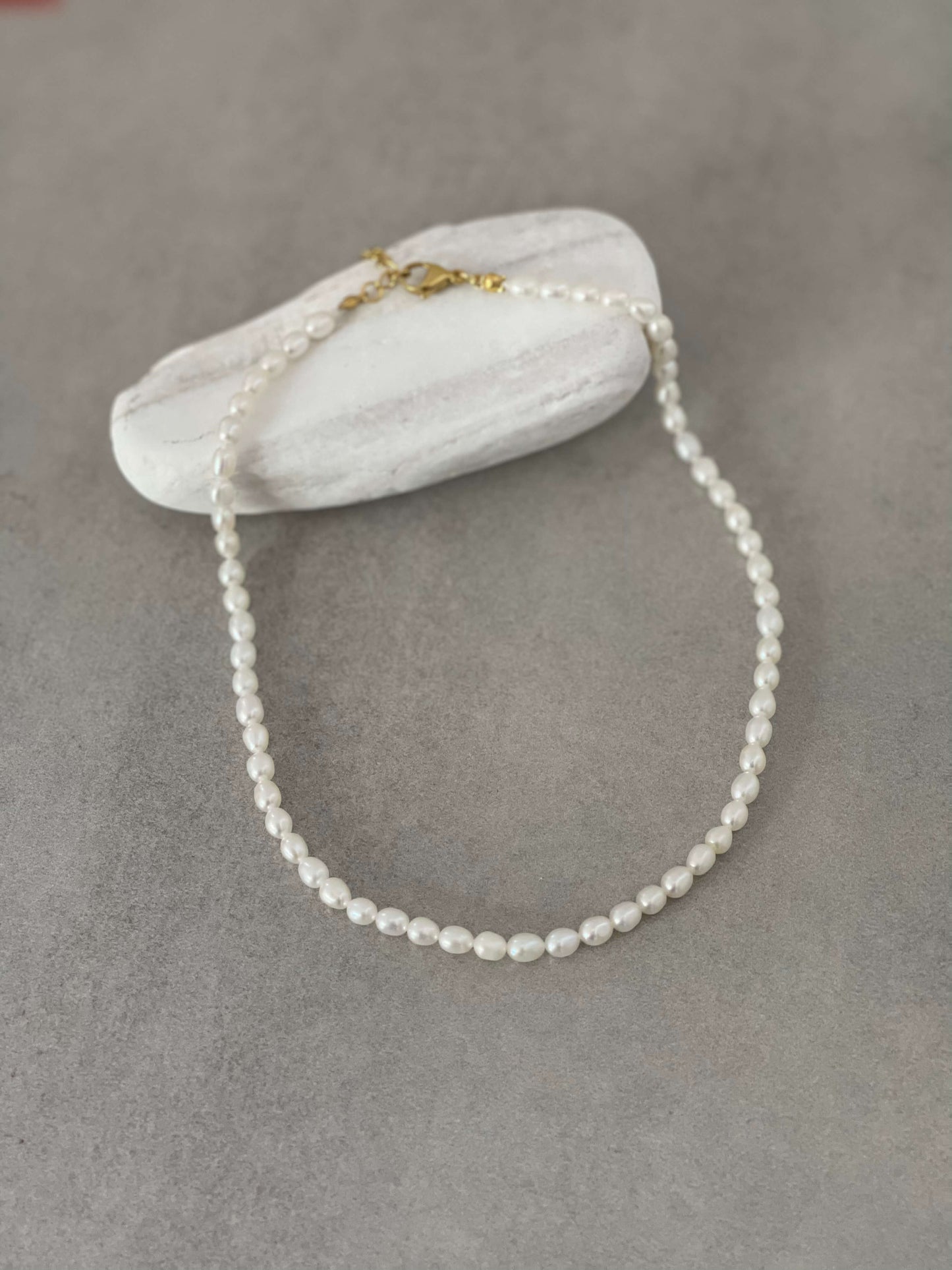 CLASSIC PEARL NECKLACE